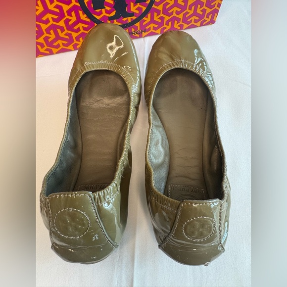 Tory Burch Eddie-Smooth Naplak/Patent Leather Ballet Flats Size 8 Color Musk - Picture 2 of 11